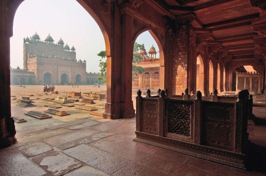 Taj Mahal Sunrise & Agra Fort Tour with Fatehpur Sikri - Guides and languages: the real value is understanding what you see