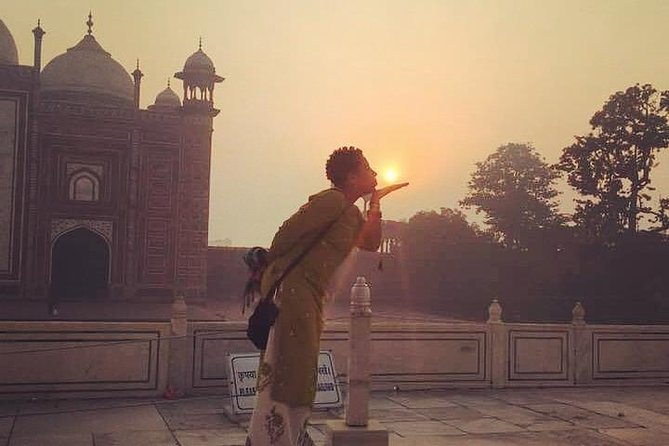 Taj Mahal Sunrise & Sunset All Inclusive Private Luxury Agra Tour - The craft shops and photographer moments: where you should stay alert