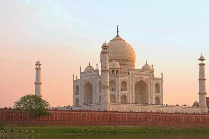 Taj Mahal visits with Licensed Guide with Entry Assistance - Tips to get the most out of your 3-hour visit